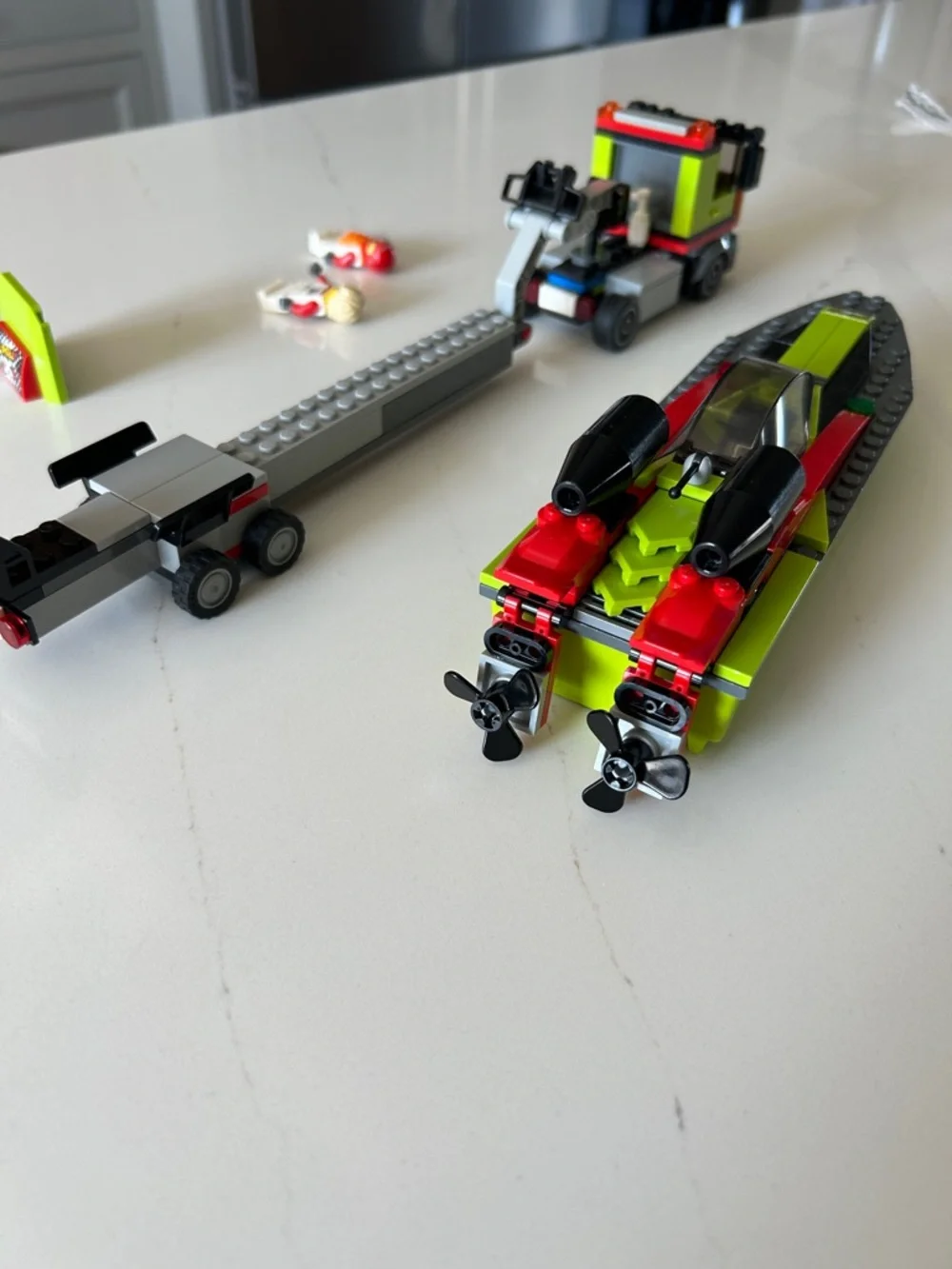 Lego retired City #60254 Race Boat Transporter - Picture 6 of 15